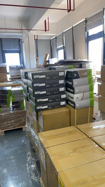 Фото дня: сотни или, возможно, даже тысячи коробок GeForce RTX 5090, которые контрабандой завозят в Китай