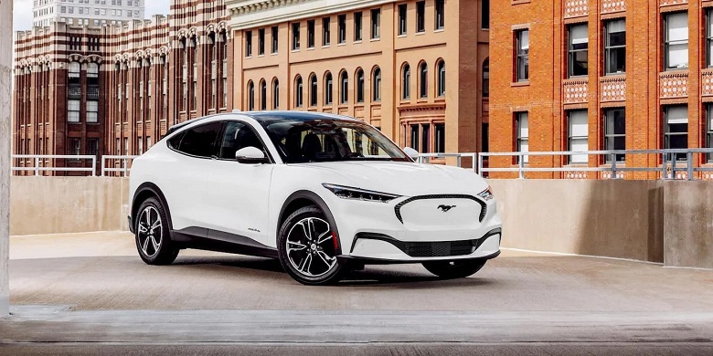 Некоторые автомобили Ford могут внезапно самостоятельно начать движение. Производитель запускает отзывную кампанию на 272 000 машин