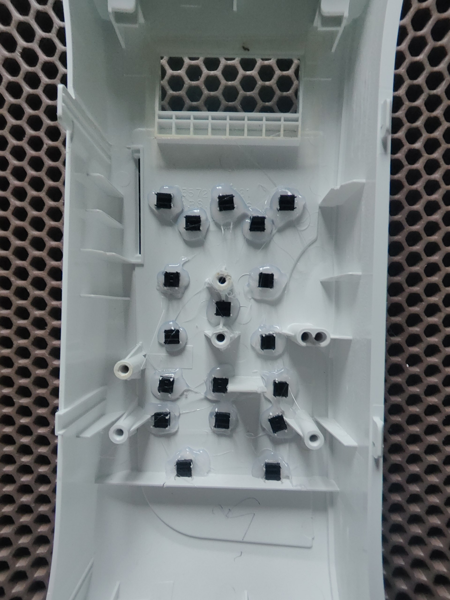 Установка кнопок в корпус