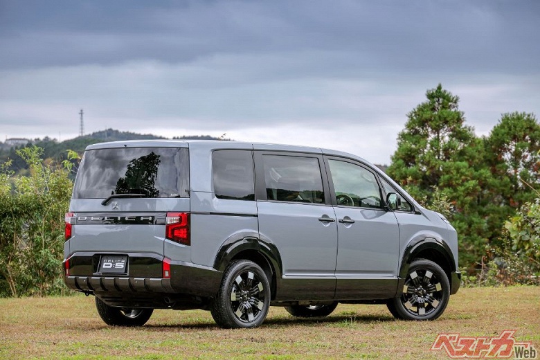 В Японии представили обновленный минивэн Mitsubishi Delica: 19-летняя модель получила улучшенный полный привод S-AWC как у Lancer Evolution