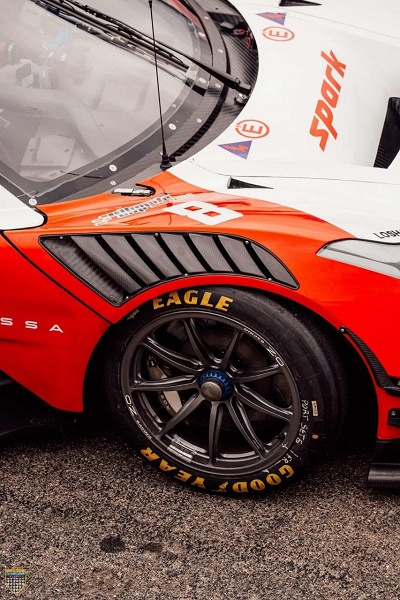 800 л.с. и 380 км/ч. Российский суперкар Rossa показали на живых фото