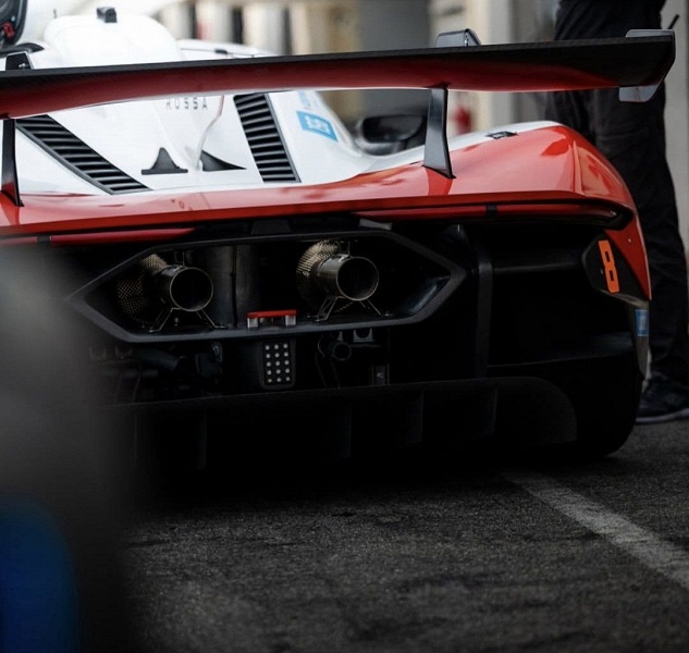 800 л.с. и 380 км/ч. Российский суперкар Rossa показали на живых фото