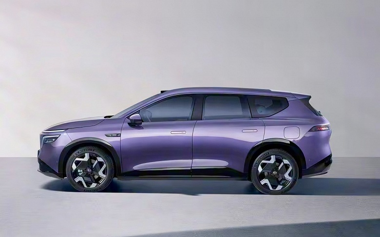 Первый кроссовер бренда со сверхбыстрой зарядкой CATL 5C и платформой 800 В. Представлен Nissan NX8 EREV