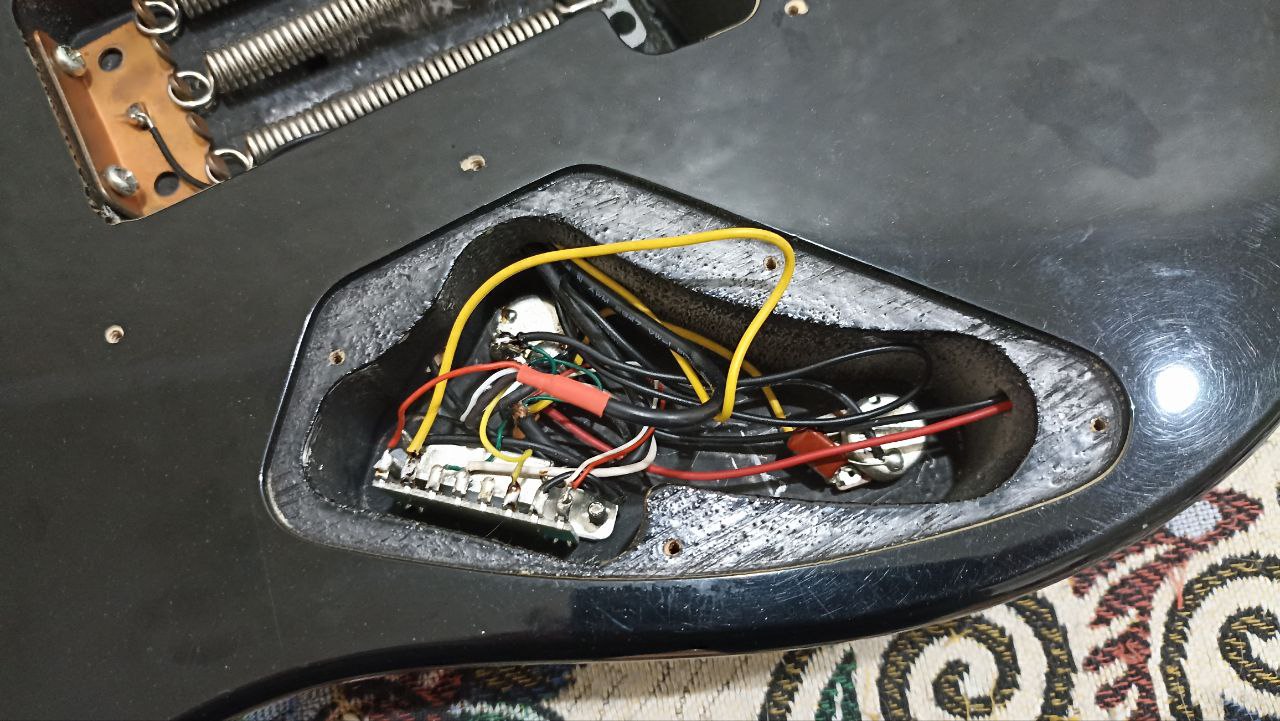 Электрогитара с семью «вкусными» звучаниями, доступными моментально - 27 Электрогитара с семью «вкусными» звучаниями, доступными моментально - 27