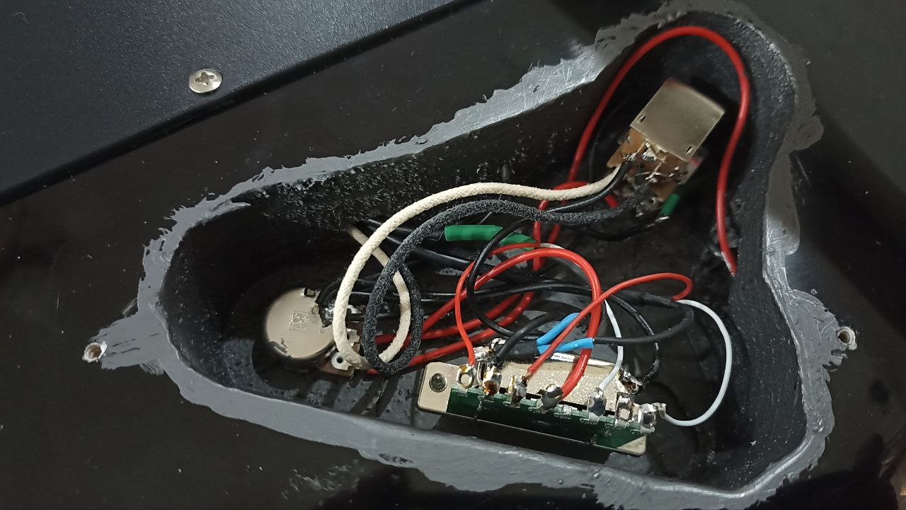 Электрогитара с семью «вкусными» звучаниями, доступными моментально - 28 Электрогитара с семью «вкусными» звучаниями, доступными моментально - 28