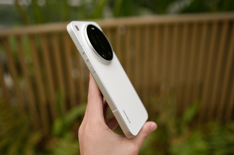 Непрерывный зум без компромиссов: как выглядит Xiaomi 17 Ultra вживую, и как он снимает на самом деле, рассказал и показал Digital Chat Station