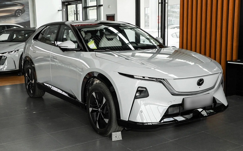 Новый кроссовер Mazda EZ-60 появился у дилеров: богатая комплектация, 258 л.с. и запас хода 1300 км — за 5,3 млн рублей - 1 Новый кроссовер Mazda EZ-60 появился у дилеров: богатая комплектация, 258 л.с. и запас хода 1300 км — за 5,3 млн рублей