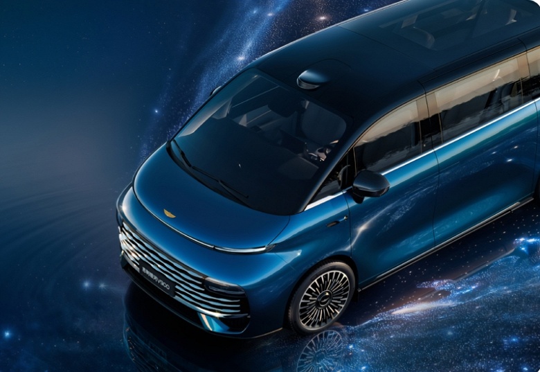 Первый гибридный минивэн Geely с запасом хода 1200 км: предзаказы на Galaxy V900 открыли в Китае