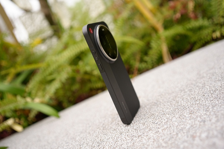 Xiaomi 17 Ultra Leica Edition вызвал большой ажиотаж: некоторые перекупщики продают новинку дороже, чем iPhone 17 Pro Max с 2 ТБ - 1 Xiaomi 17 Ultra Leica Edition вызвал большой ажиотаж: некоторые перекупщики продают новинку дороже, чем iPhone 17 Pro Max с 2 ТБ