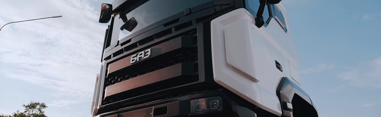 Абсолютно новый российский грузовик для тяжелых условий с локализацией 90% и «легковой» подвеской: стартовала серийное производство уникальных тягачей БАЗ - 2 Абсолютно новый российский грузовик для тяжелых условий с локализацией 90% и «легковой» подвеской: стартовала серийное производство уникальных тягачей БАЗ