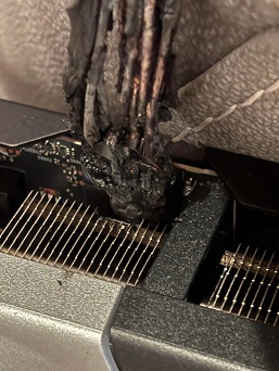 Очередная GeForce RTX 5090 натурально загорелась. Пользователь был рядом и успел предотвратить пожар - 2 Очередная GeForce RTX 5090 натурально загорелась. Пользователь был рядом и успел предотвратить пожар