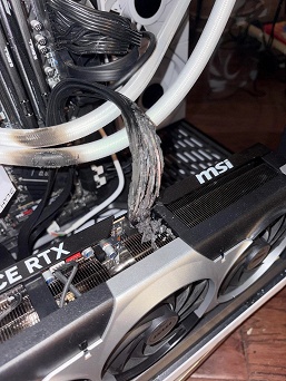 Очередная GeForce RTX 5090 натурально загорелась. Пользователь был рядом и успел предотвратить пожар - 3 Очередная GeForce RTX 5090 натурально загорелась. Пользователь был рядом и успел предотвратить пожар