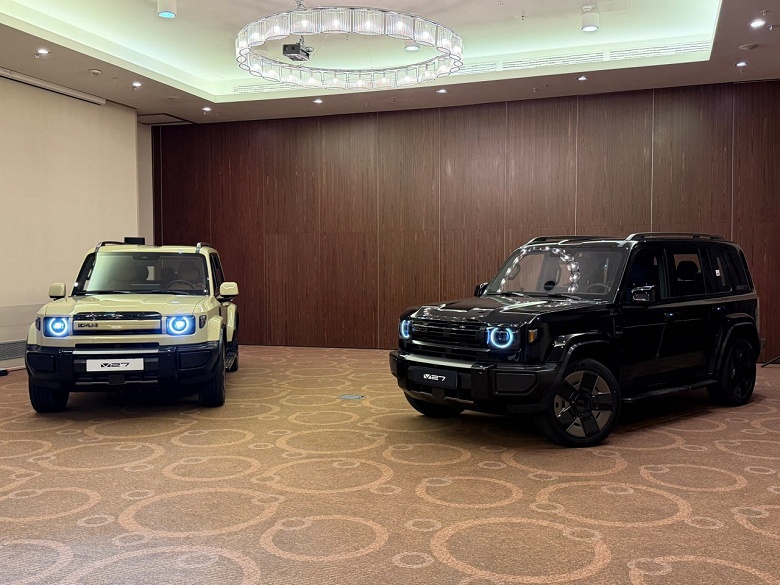 В России представили гибридный внедорожник iCaur с чертами Land Rover и Land Cruiser. Машину специально дорабатывают для российского рынка, продажи &mdash; в 2026 году