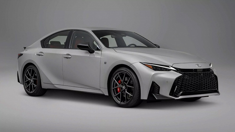 Lexus IS 2026 представлен в США: плюс 5000 долларов, минус 4- и 8-цилиндровый моторы