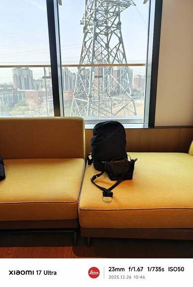 Xiaomi 17 Ultra наглядно сравнили с Samsung Galaxy S25 и iPhone 17 Pro Max в реальной съёмке - 2 Xiaomi 17 Ultra наглядно сравнили с Samsung Galaxy S25 и iPhone 17 Pro Max в реальной съёмке