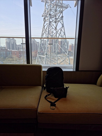 Xiaomi 17 Ultra наглядно сравнили с Samsung Galaxy S25 и iPhone 17 Pro Max в реальной съёмке - 4 Xiaomi 17 Ultra наглядно сравнили с Samsung Galaxy S25 и iPhone 17 Pro Max в реальной съёмке