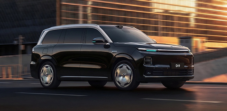 Гибридный кроссовер с самой большой тяговой батареей, двумя SoC Snapdragon 8797, VIP-сиденьем на третьем ряду и холодильником. Leapmotor D19 выйдет в апреле 2026 года - 1 Гибридный кроссовер с самой большой тяговой батареей, двумя SoC Snapdragon 8797, VIP-сиденьем на третьем ряду и холодильником. Leapmotor D19 выйдет в апреле 2026 года