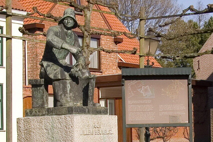 Памятник Виллему Бейкельсу в родном городе