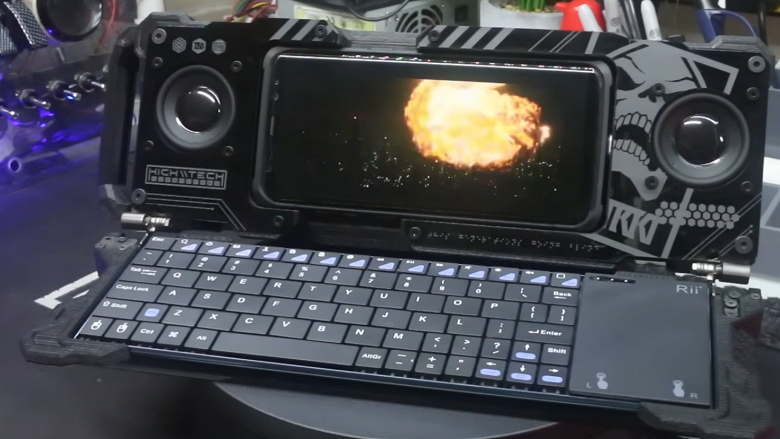 &laquo;Ноутбук, который мне нужен, не выпускается... поэтому я сделал свой собственный&raquo;. Моддер создал уникальный кибердек на базе смартфона