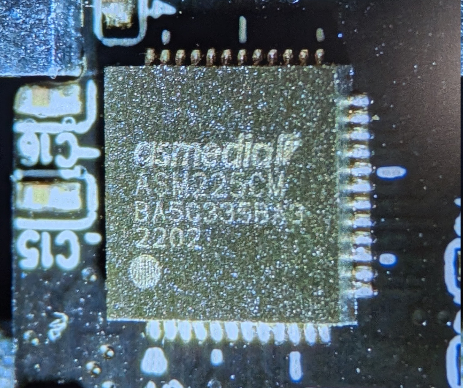 Сам адаптер на фото выше