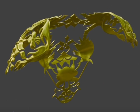 Пустое пространство в середине груди пришлось заполнить декором, иначе конструкция была бы хрупкой