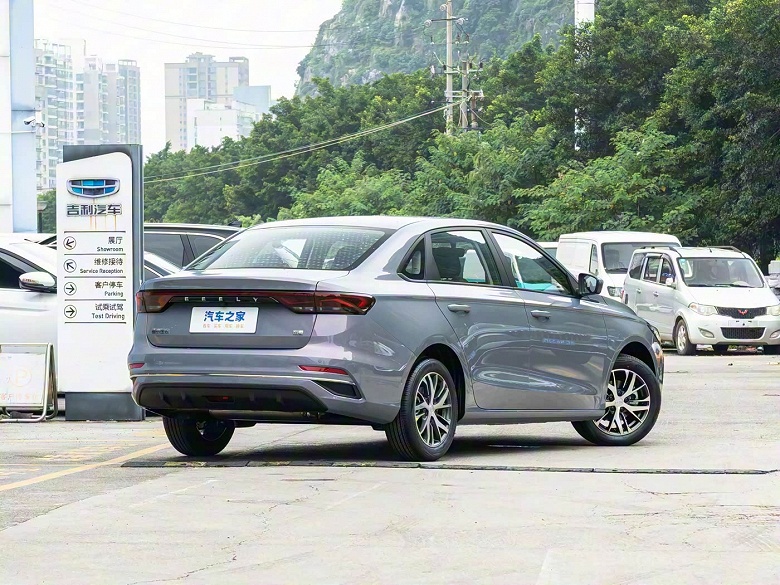 В Китае представили Geely Emgrand за 72,9 тыс. юаней (825 тыс. рублей)