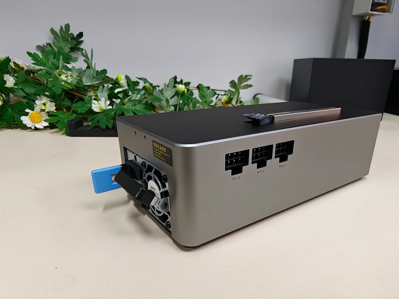 И Oculink, и Thunderbolt 5, и блок питания на 800 Вт. Aoostar готовится выпустить док-станцию AG03 для создания внешней видеокарты