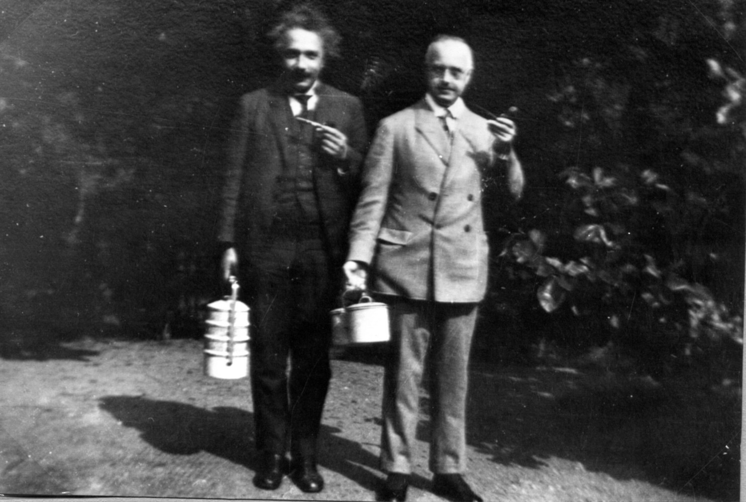 Герман Аншютц-Кемпфе со своим старым другом, Альбертом Эйнштейном. Видимо, про конфликт интересов в Германии тогда не слышали