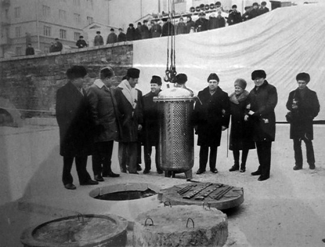 1973 год, Свердловск. Торжественное заложение капсулы времени, открытие которой предполагалось приурочить к 250-летию СССР. Фото: Библиотека им. В. Г. Белинского