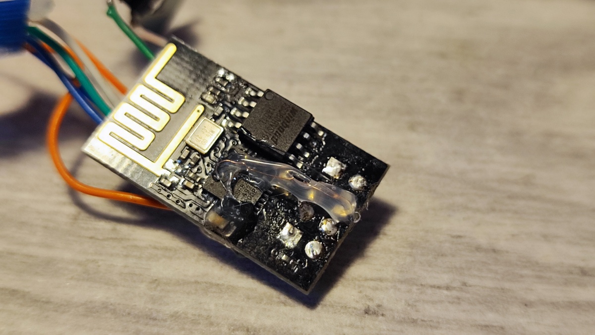 Фиксация провода  GPIO16