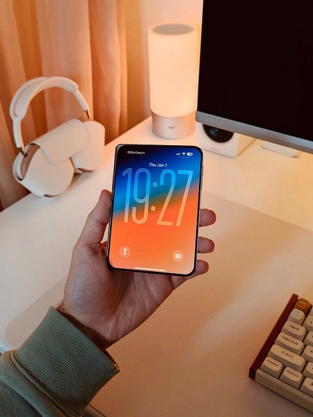 Без складки на экране и с толщиной всего 4,5 мм. Опубликованы живые фото складного iPhone Fold