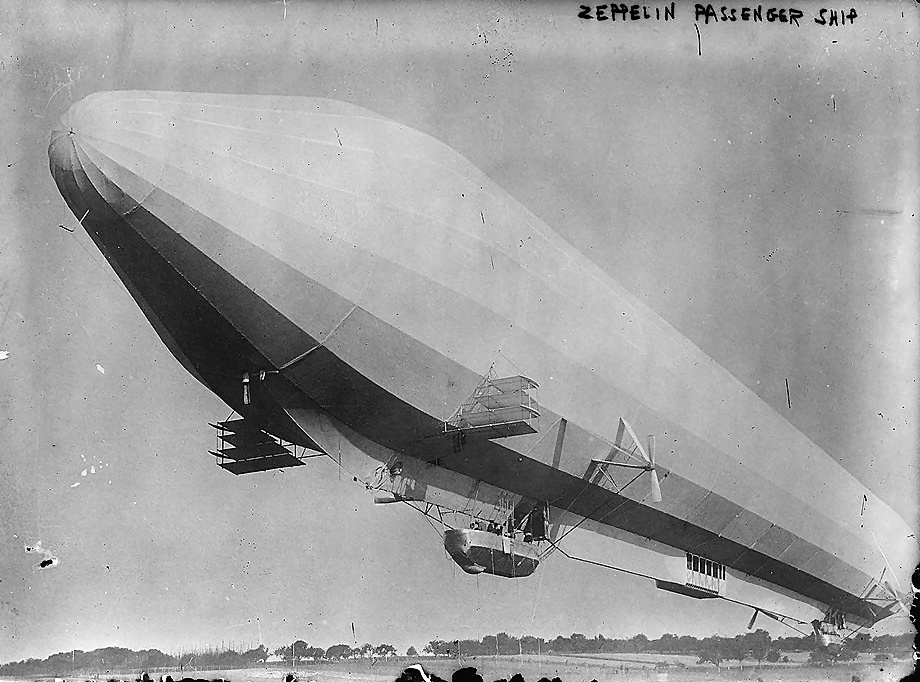 LZ-7, он же «Deutschland», первый дирижабль фон Цеппелина специальной постройки для регулярной перевозки пассажиров. Билеты были очень дороги, роскошный салон на 24 пассажира расположен по центру нижней части, в полёте подавали деликатесы наподобие фуа-гра, икру и лобстеров