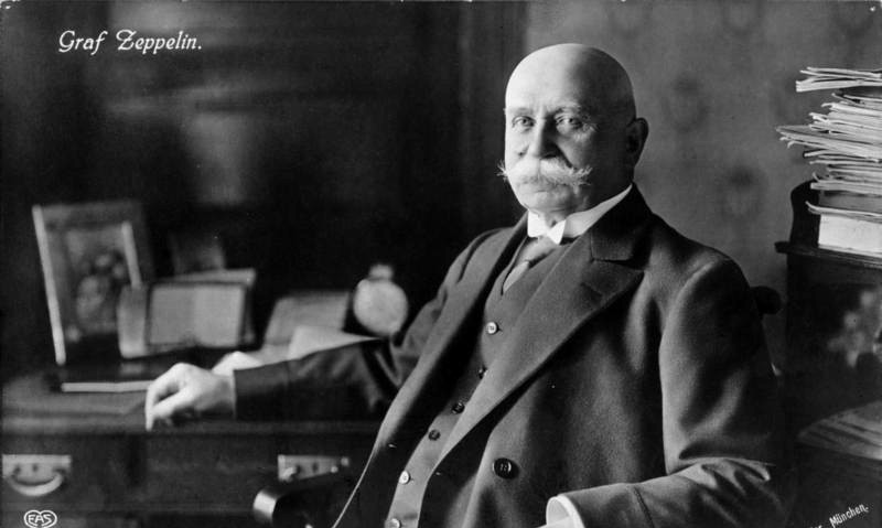 Фон Цеппелин в 1900 году Фон Цеппелин в 1900 году