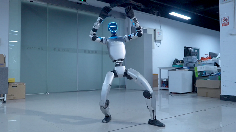 Роботы-бойцы сбили друг друга с ног во время шоу боевых искусств