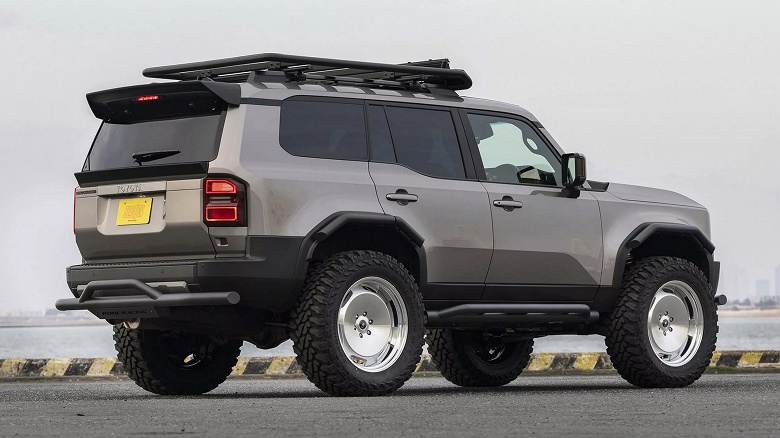 Японцы превратили Toyota Land Cruiser 250 в настоящий вездеход: клиренс 400 мм, 37-дюймовые колеса и силовые бамперы
