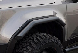 Японцы превратили Toyota Land Cruiser 250 в настоящий вездеход: клиренс 400 мм, 37-дюймовые колеса и силовые бамперы