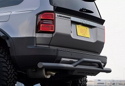 Японцы превратили Toyota Land Cruiser 250 в настоящий вездеход: клиренс 400 мм, 37-дюймовые колеса и силовые бамперы