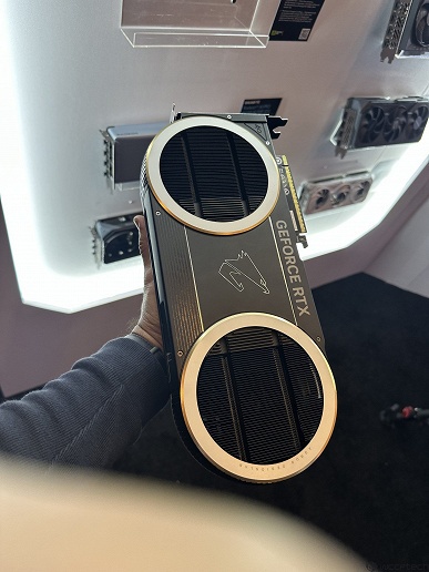 Одна из самых странных на вид видеокарт. Gigabyte показала Aorus GeForce RTX 5090 Infinity, которая не похожа на другие модели