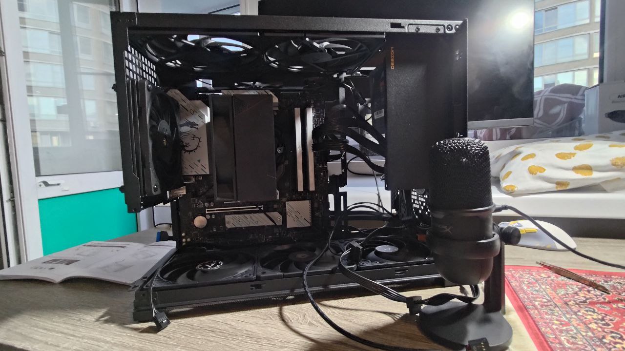 Почти готово, осталось установить видеокарту