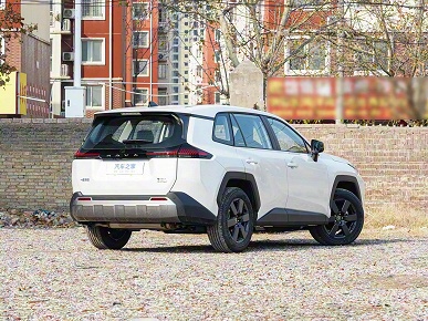 Новый Toyota RAV4 поступил в продажу в Китае, цена стартует всего лишь от 152 тыс. юаней (1,75 млн рублей)