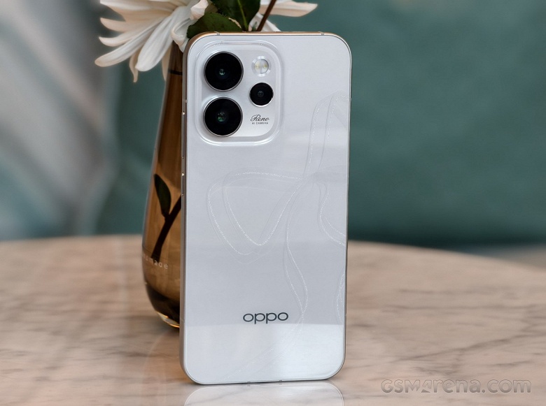 Компактный смартфон с большим аккумулятором и наногравировкой. Oppo Reno15 Pro Mini показали на живых фото