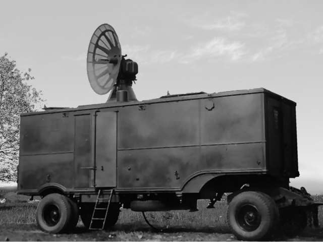 Советский радар СОН-4. В советской литературе SCR-584 почему-то не упоминался :)