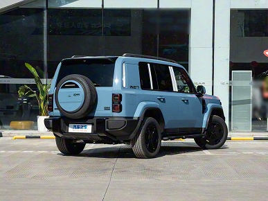455 л.с., полный привод, 1200 км на баке бензина и дизайн в духе Land Rover и Land Cruiser: гибридный внедорожник iCAR V27 от Chery запущен в серийное производство