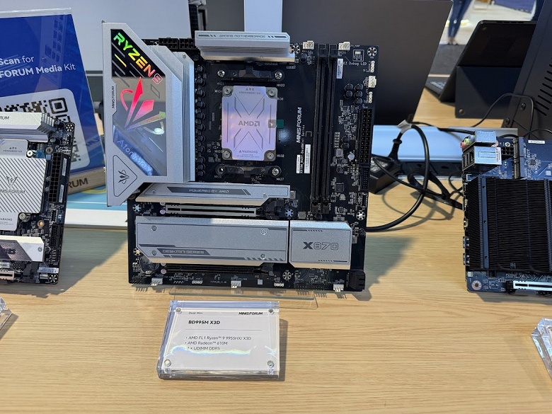 Minisforum представила интересный гибрид: флагманский мобильный 16-ядерный Ryzen 9 9955HX3D установили на десктопную материнскую плату на чипсете AMD X870 - 1 Minisforum представила интересный гибрид: флагманский мобильный 16-ядерный Ryzen 9 9955HX3D установили на десктопную материнскую плату на чипсете AMD X870
