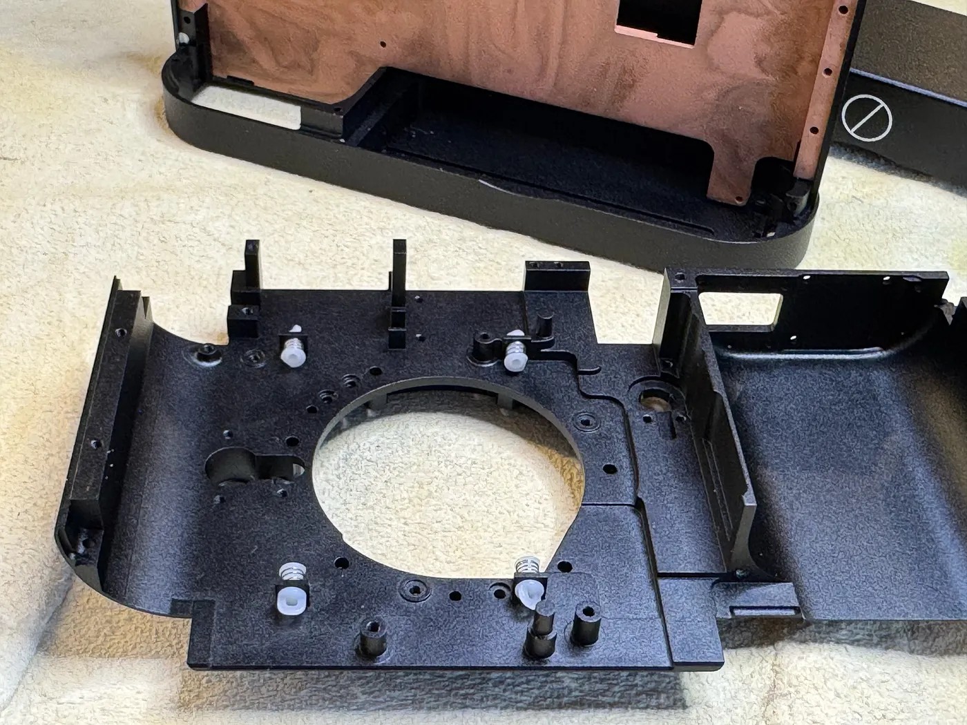 Текстура детали с твёрдым анодированным покрытием