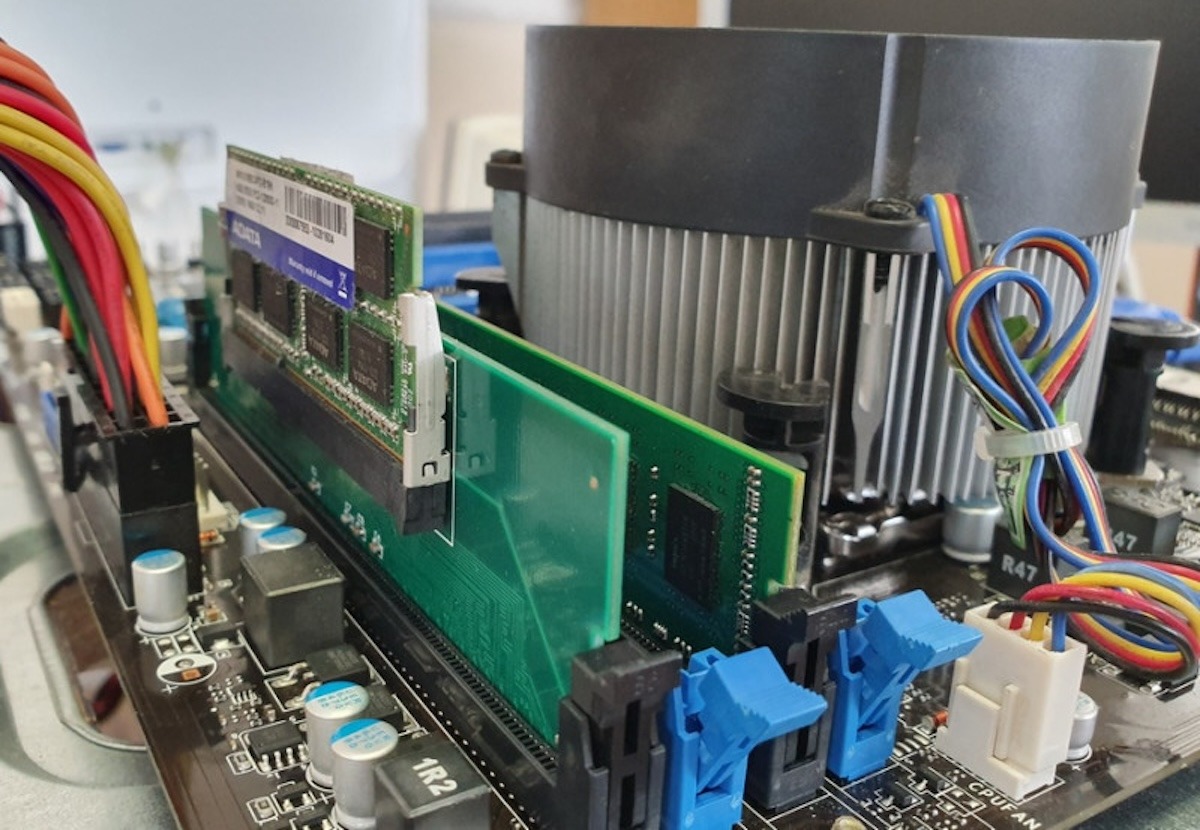 SO-DIMM с переходником выглядит примерно так.