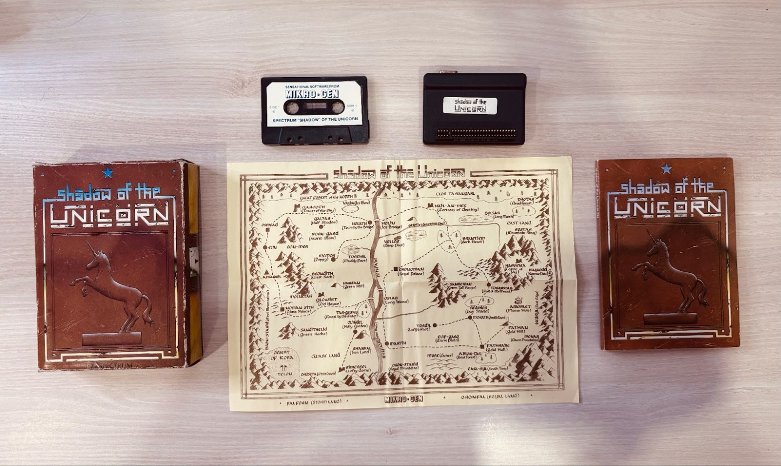 Shadow of the Unicorn из моей коллекции почти в полной комплектации: коробка, кассета, руководство пользователя и злополучный Mikro-Plus