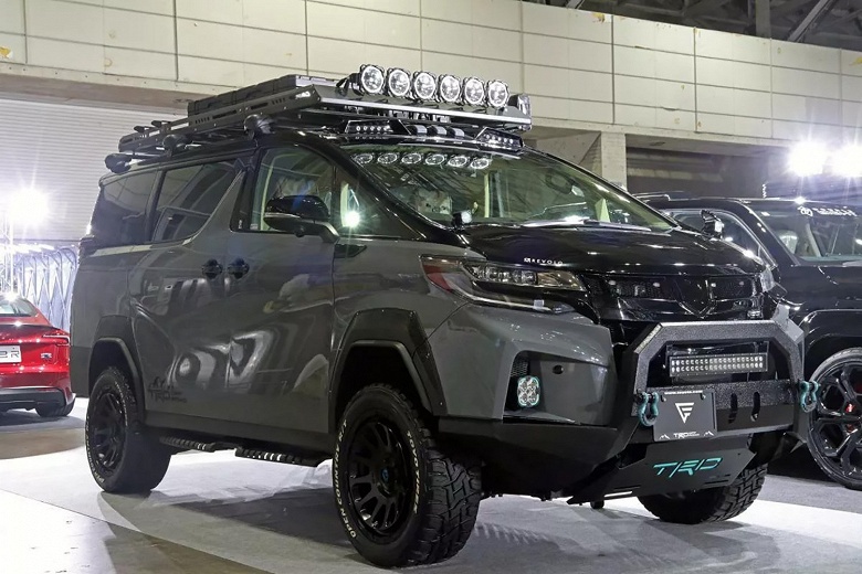 Land Cruiser больше не нужен? Toyota Alphard превратили в брутальный вездеход - 1 Land Cruiser больше не нужен? Toyota Alphard превратили в брутальный вездеход