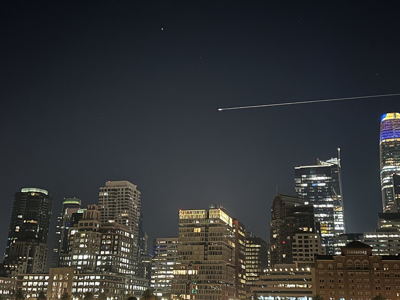 &laquo;Дракон приближается, словно пылающий метеор&raquo;. Экстренное возвращение с МКС наблюдали жители Сан-Франциско