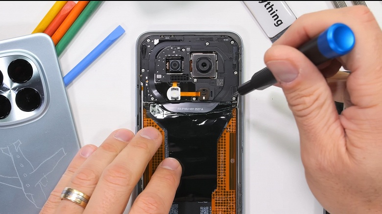 Xiaomi Redmi Note 15 Pro+ достойно выдержал все издевательства блогера JerryRigEverything